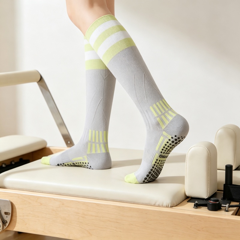女性用ニーハイヨガソックス、滑り止めシリコングリップ付き、ピ - Medias Para Pilates Y Yoga のレビューと価格