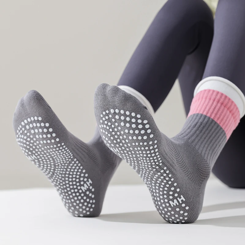 シリコーンノンスリップヨガソックス女性カラーマッチングジムフ - Medias Para Pilates Y Yoga のレビューと価格