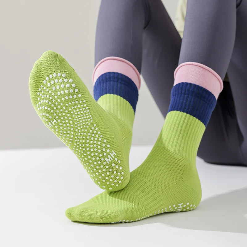 シリコーンノンスリップヨガソックス女性カラーマッチングジムフ - Medias Para Pilates Y Yoga のレビューと価格
